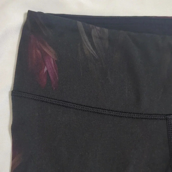 Lululemon Wunder Under Crop, Color Midnight Iris Multi / Black Size 4 - Picture 6 of 16